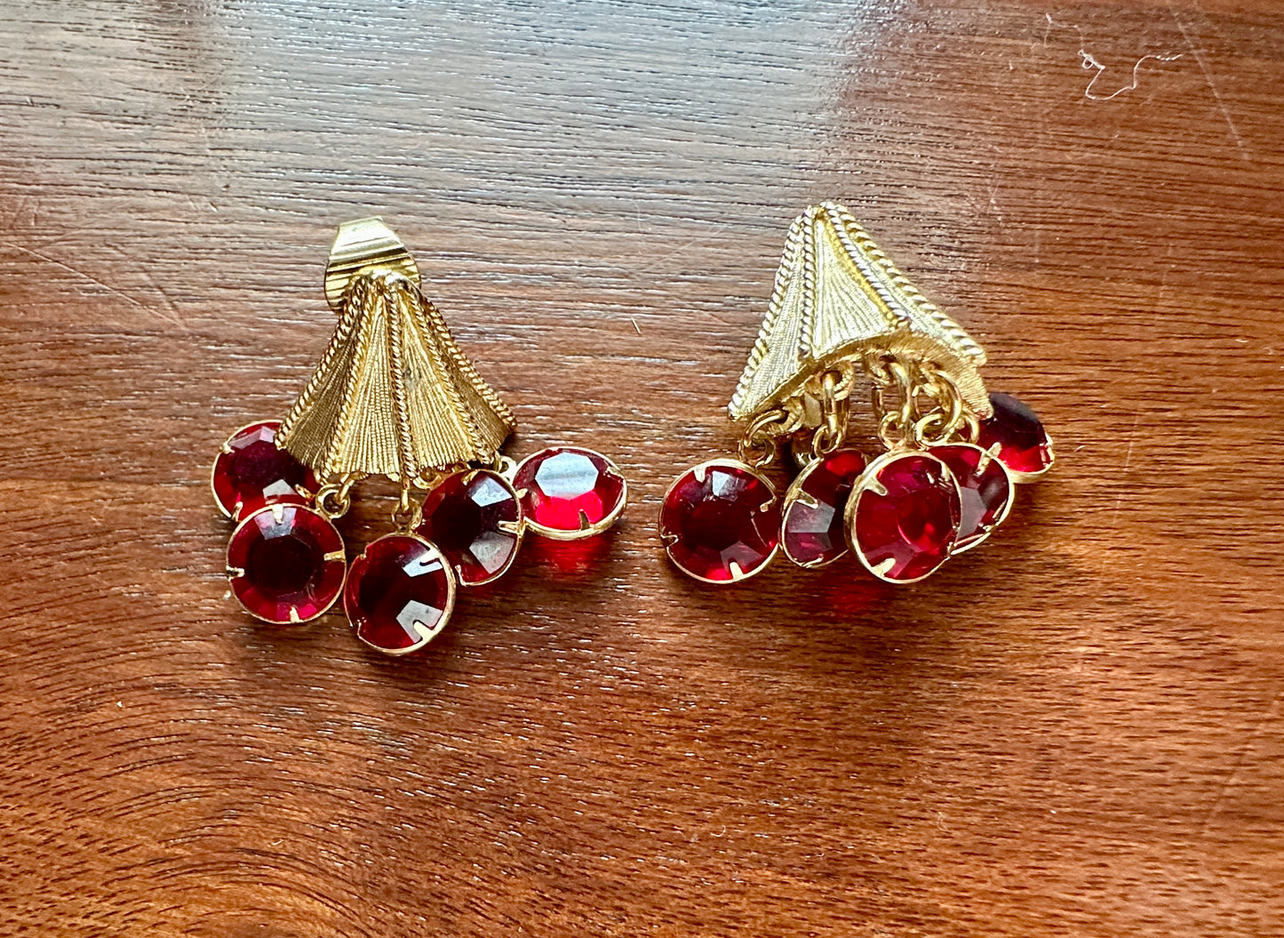 Vintage Gold Tone Red Open Bezel Dangly Drop Clip On Earrings