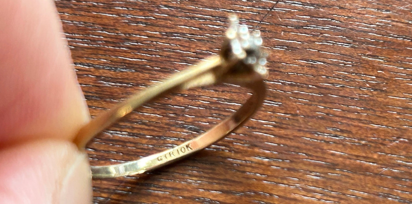 10k Yellow Gold Small Diamond Accent Engagement Ring Sz 7.5