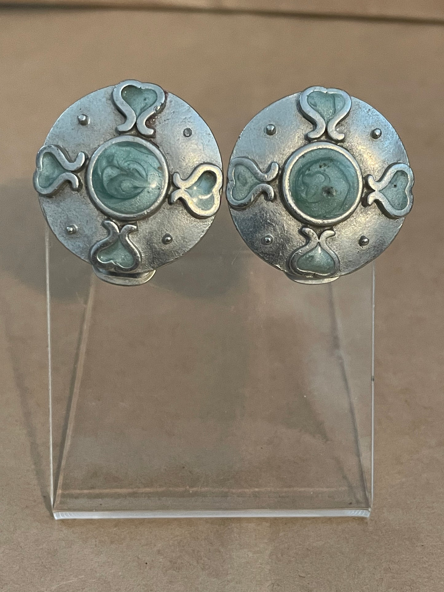 Vintage Signed Silver Tone Hammered Green Round Clip on Earrings