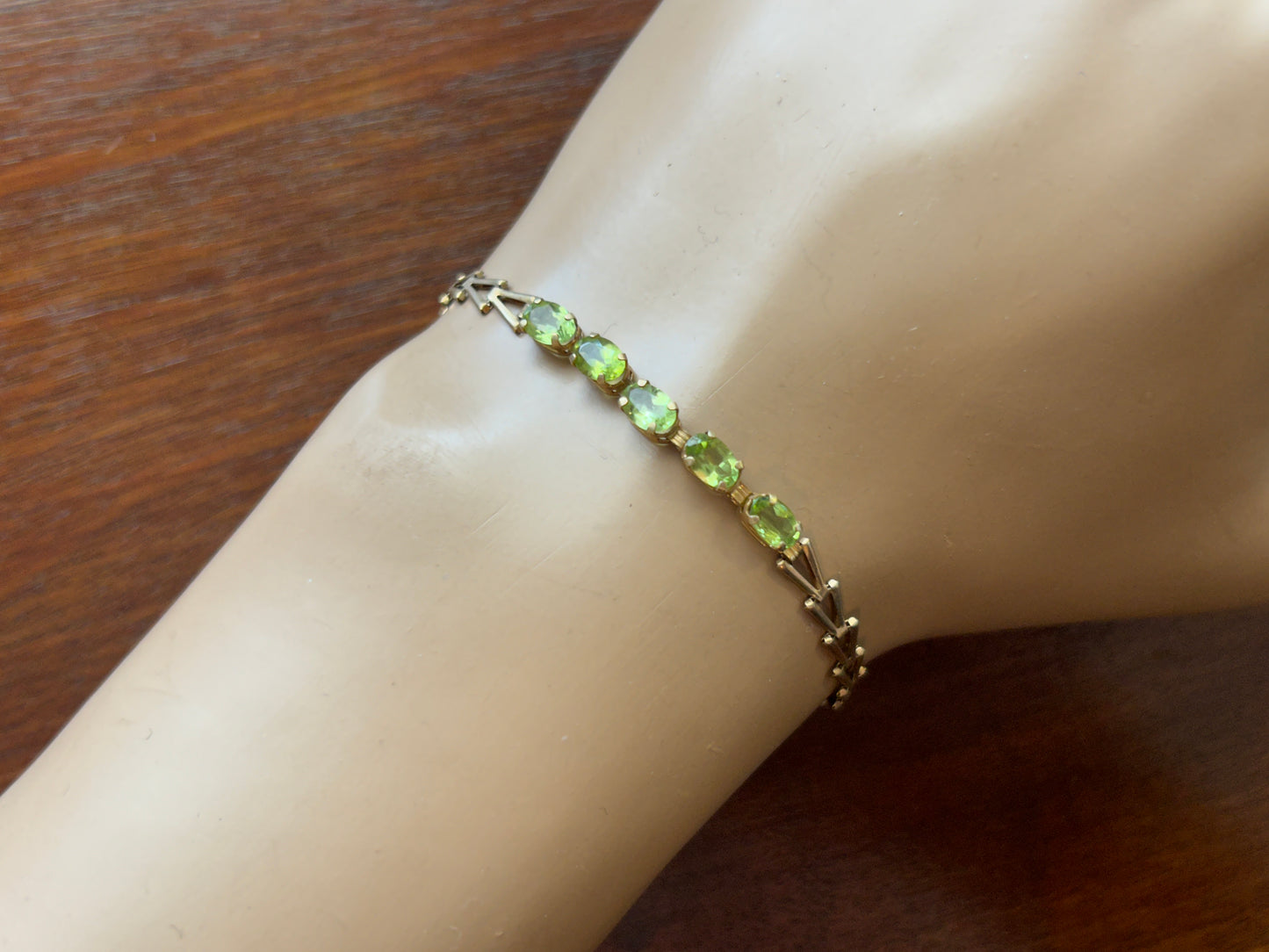 10k Yellow Gold Oval Peridot Chain Link Bracelet