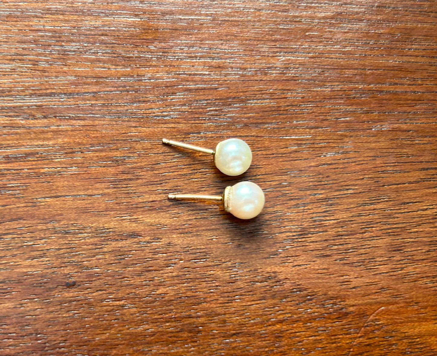 14k Yellow Gold 6mm Ivory Pearl Stud Pierced Earrings