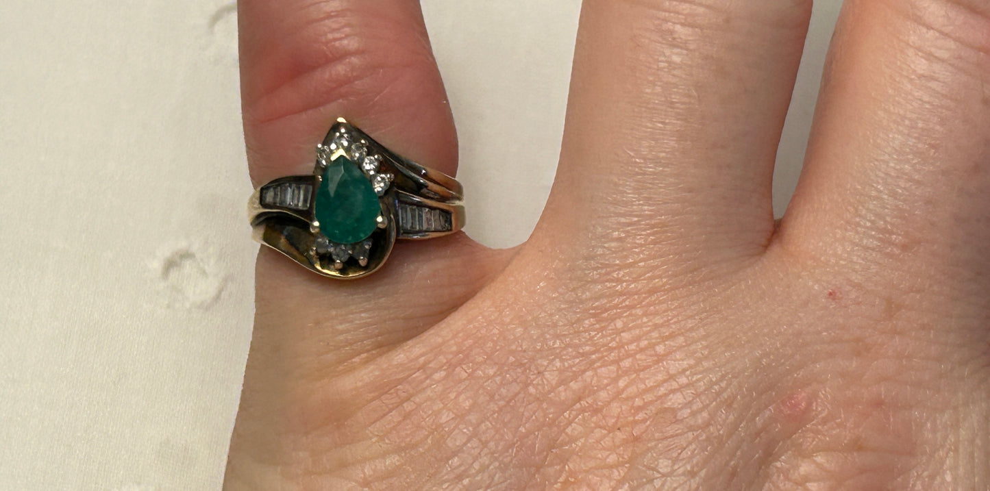 Vintage 10k Yellow Gold Ring Pear Shaped Emerald W Diamond Baguette Accent