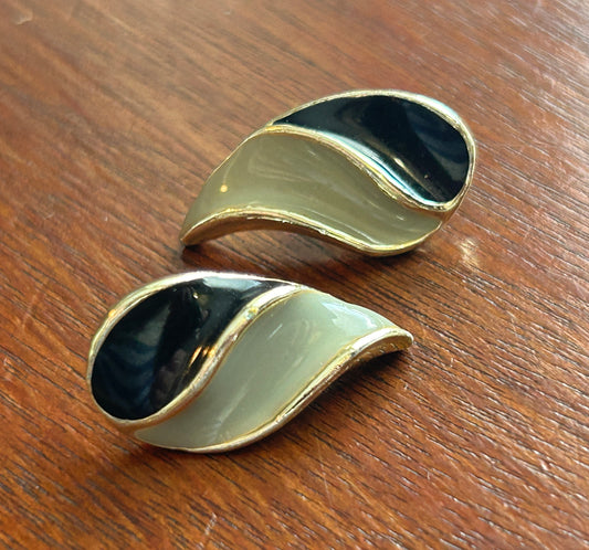 Vintage Gray Black Gold Tone Enamel Pierced Earrings