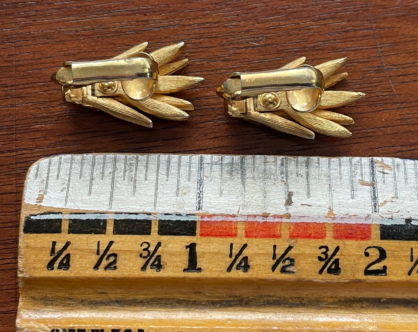 Vintage Gold Tone Leaf Clip On Earrings