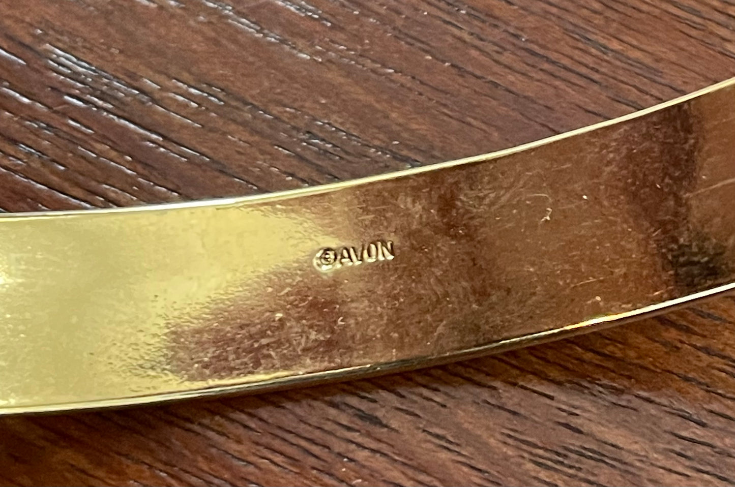 Avon Gold Tone Forever Yours Eternity True Love Passion Bangle Bracelet