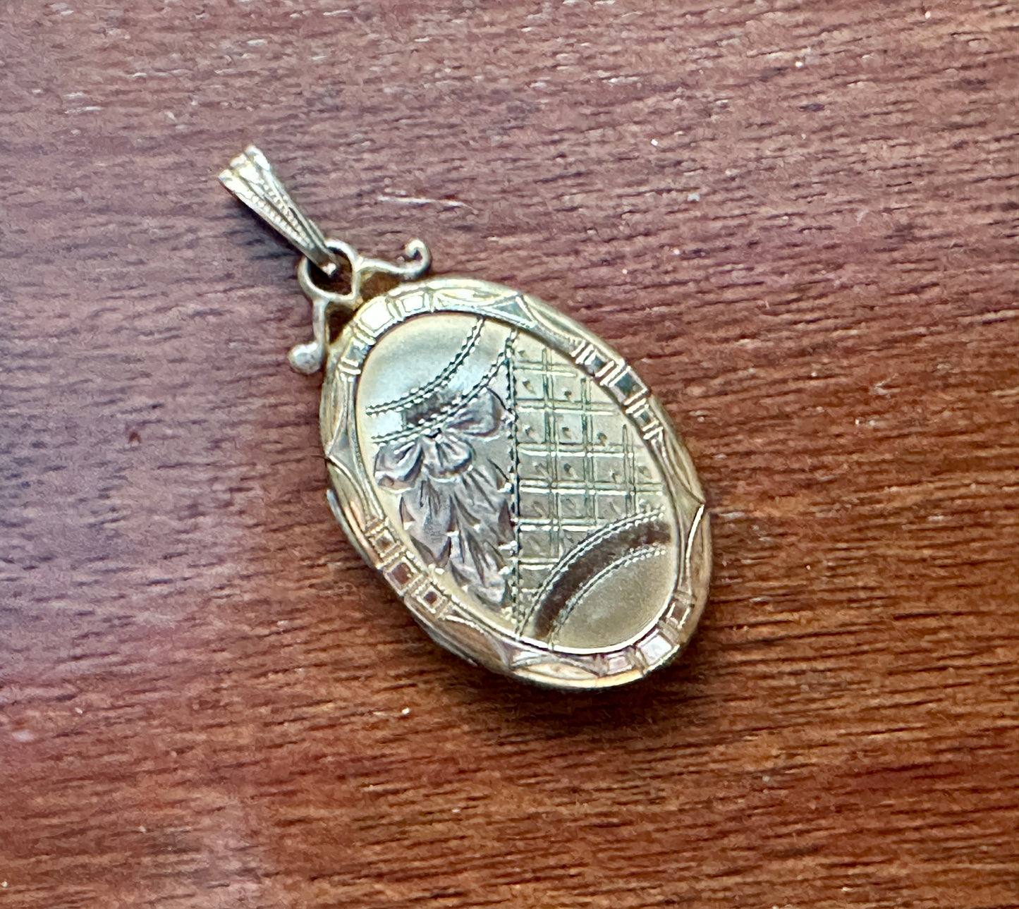 Vintage Antique Signed Samsan 1/20 12k Gold Filled Oval Etched Locket Pendant