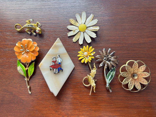 Lot of 7 Vintage Brooches Pins Enamel Flowers Marble Spanish Dancers Lizard
