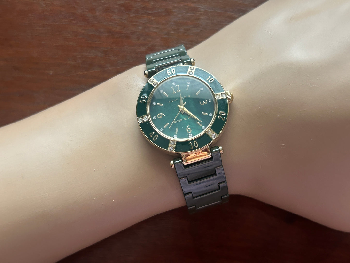 Vintage Womens Anne Klein Gold Tone Green Quartz Wristwatch Working