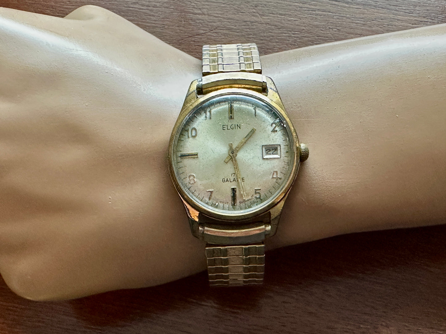 Vintage Elgin Galaxie 17j Manual Wind Day Date Watch Wristwatch 10k Rolled Gold