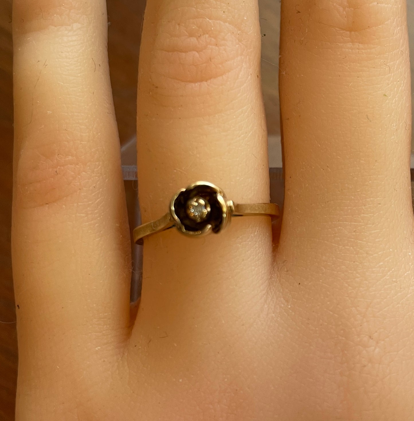 Vintage 10k Yellow Gold Diamond Ring Rose Design Signed Black Enamel Sz 6