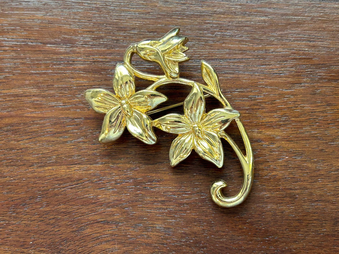 Vintage Large Unsigned Gold Tone Flower Branch Spring Brooch Pin