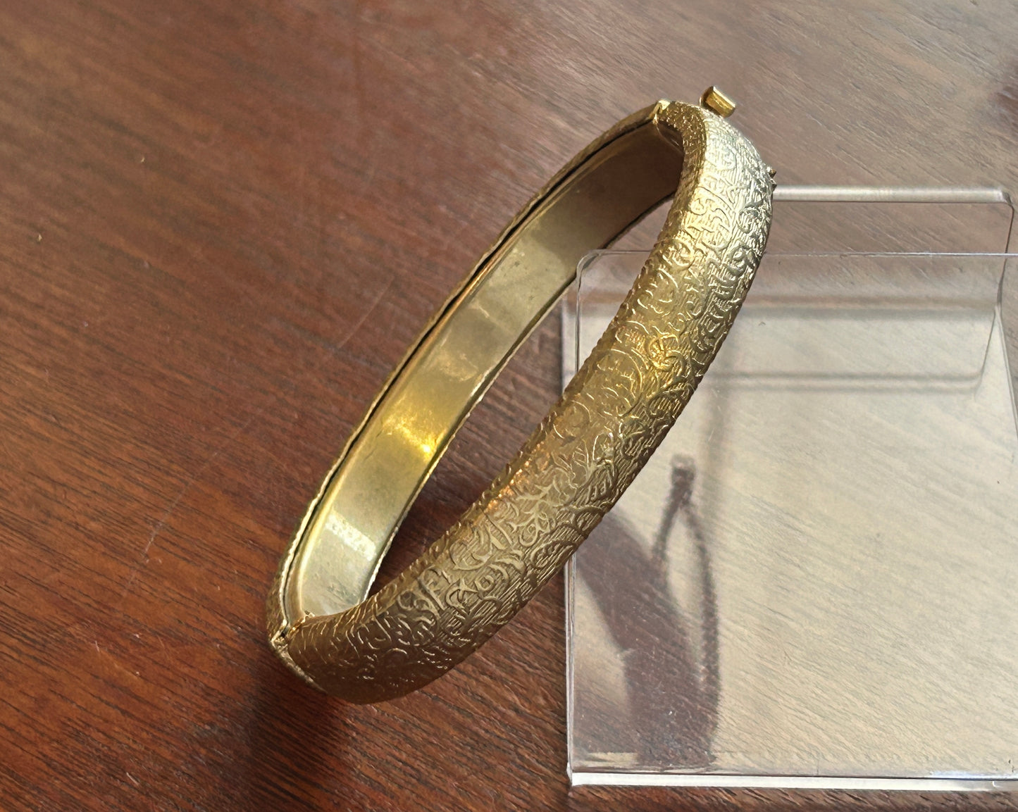 Vintage Gold Tone Hinged Safety Chain Floral Pattern Bangle Bracelet