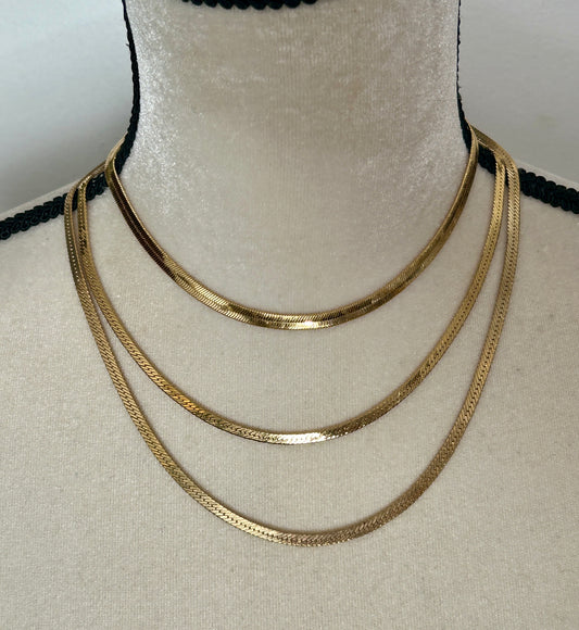 Set Lot of 3 Gold Tone Herringbone Flat Chain Necklaces Varying Lengths