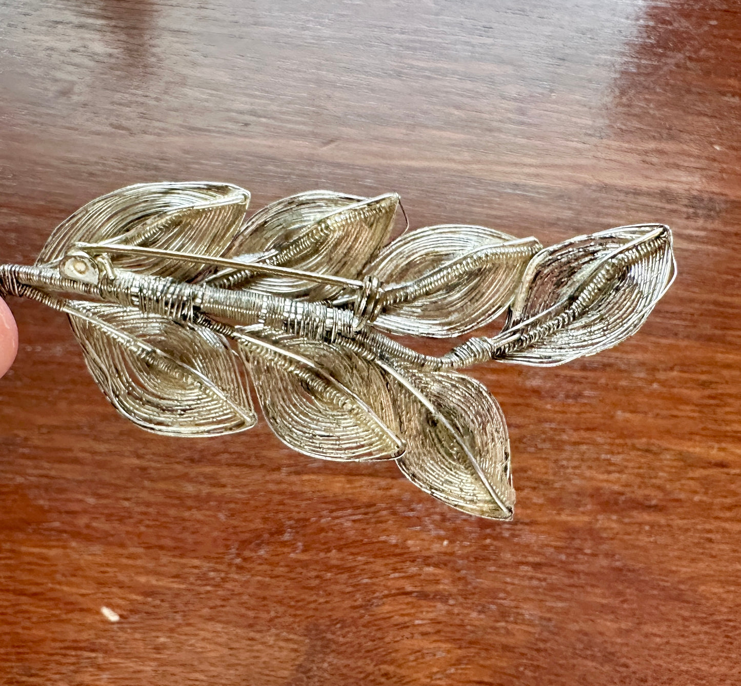 Vintage Silver tone Wire Wrap Leaf Brooch Pin