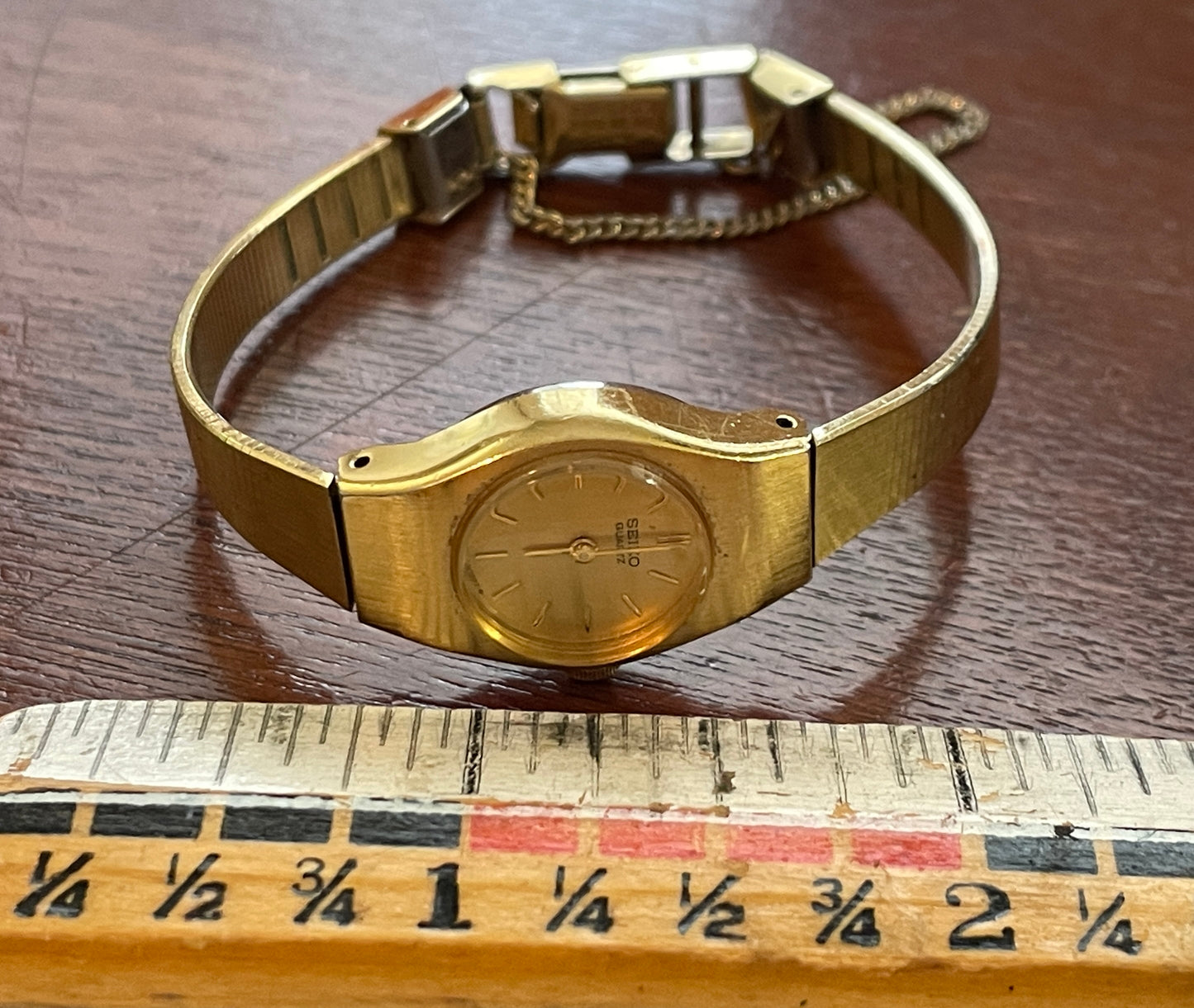 Vintage Seiko Round Dial Gold Tone Women's Wristwatch