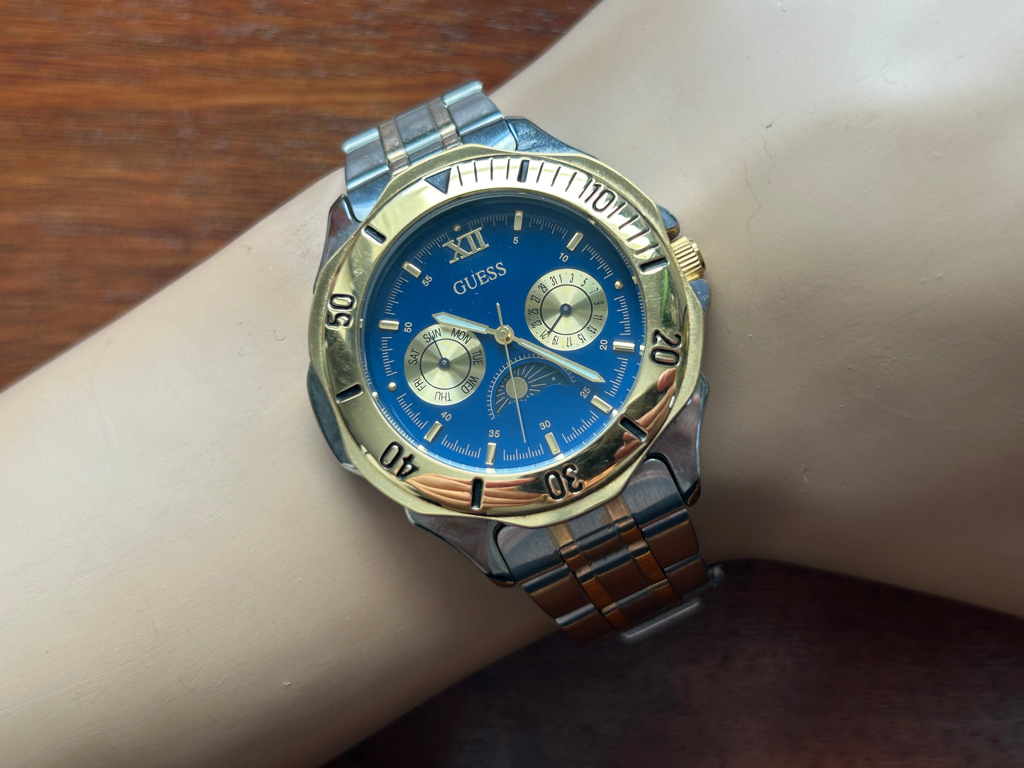 Vintage 90's Guess Mens Chronograph Wristwatch Watch 1994 Blue Dial