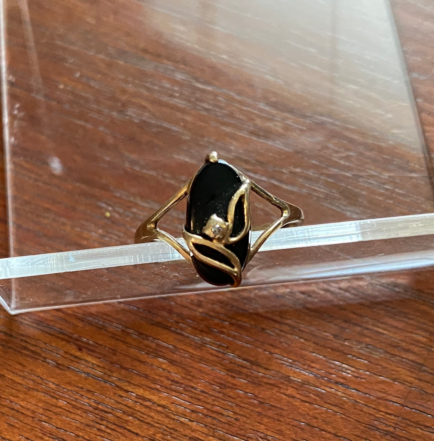 TGI Signed10k Yellow Gold Onyx Diamond Accent Flower Ring Sz 5