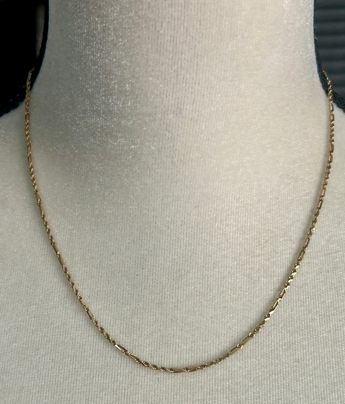 14k Yellow Gold Fancy Twist Chain Necklace 18" Long x 1mm Wide