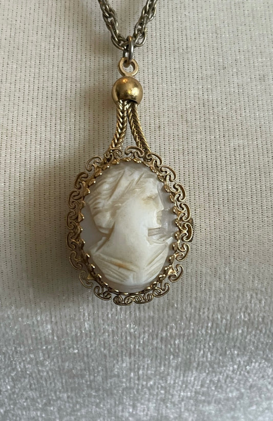 Vintage RARE Baroness Manual Wind Real Cameo Pendant Watch Necklace