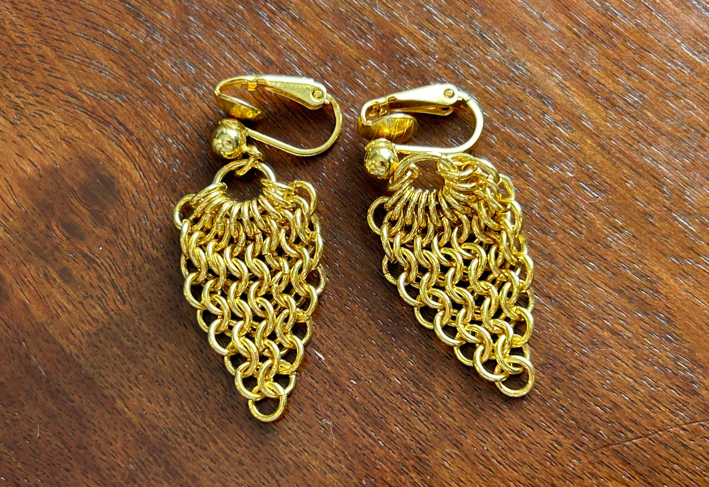 Vintage Avon Gold Tone Mesh Drop Dangly Clip On Earrings