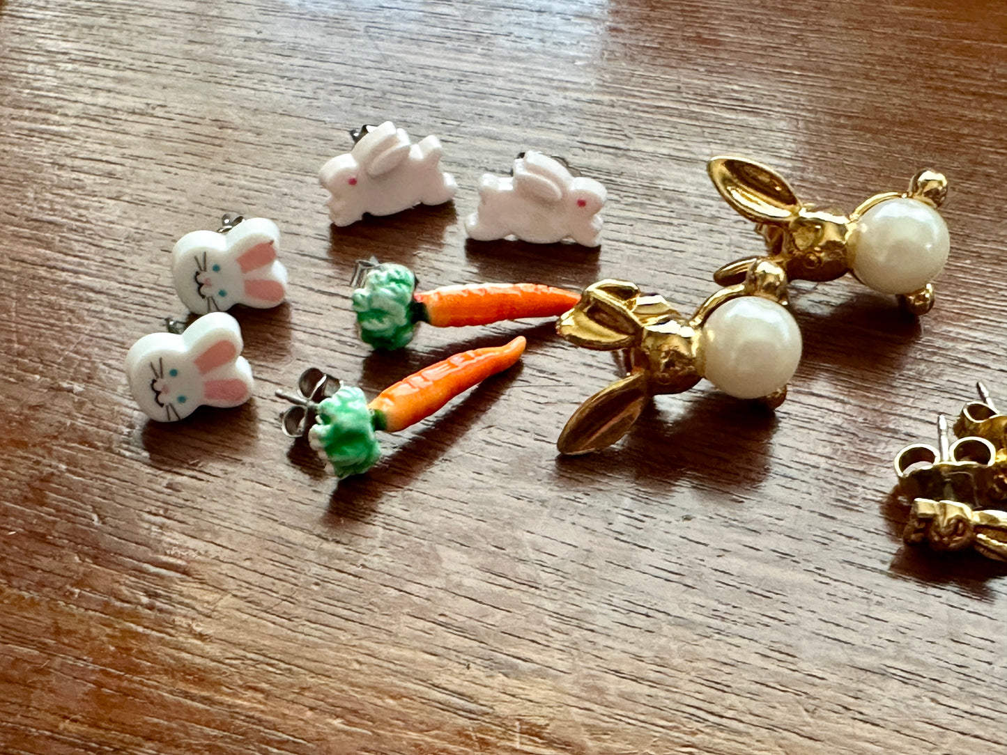 Vintage Avon Rabbit Themed Stud Pierced Earrings Studs Carrots Bunny Cute Sweet