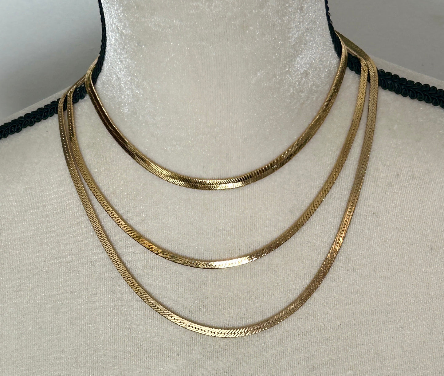 Set Lot of 3 Gold Tone Herringbone Flat Chain Necklaces Varying Lengths