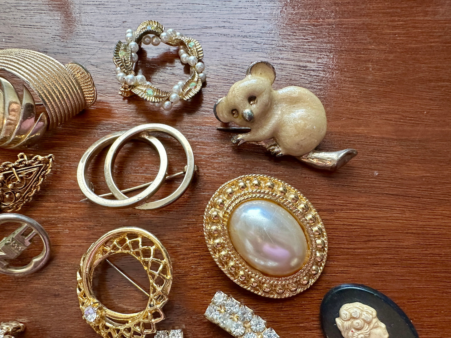 Lot of Vintage Unsigned Brooh Pinbacks Scarf Clips Lot Rhinestone Cameo Pearl