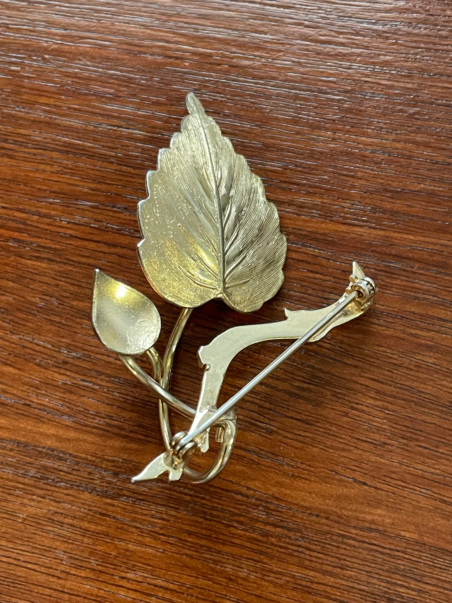 Vintage Gold Tone Large Leaf Brooch Pin