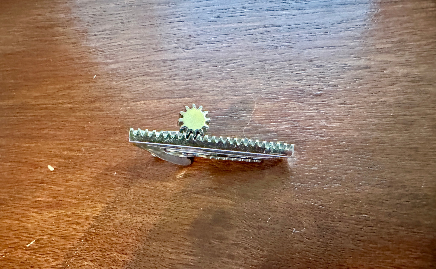 Vintage Silver Tone Cog Gear Machinist MOVING Tie Clip