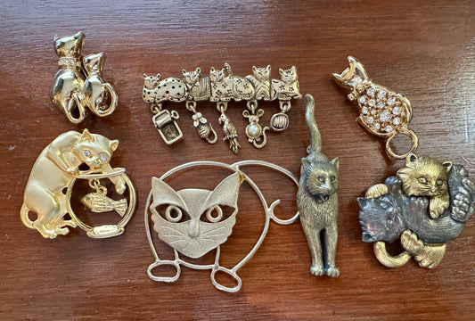 Vintage to Now Cat Kitten Brooch Pin Lot Some Signed Rhinestone Gold Silver Tone