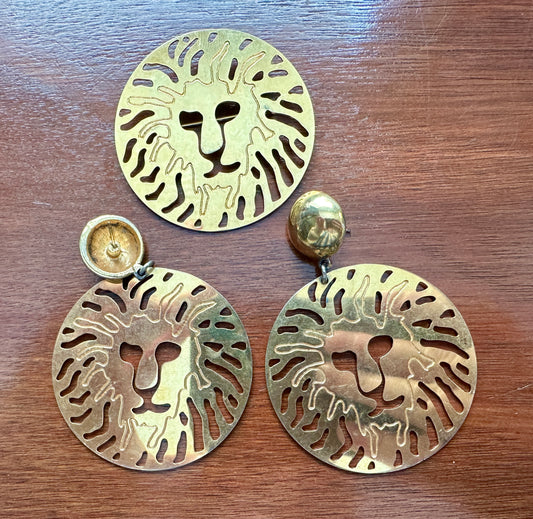 Vintage Gold Tone Lion Cut Out Jewelry Set Round Brooch Dangly Large Earrings