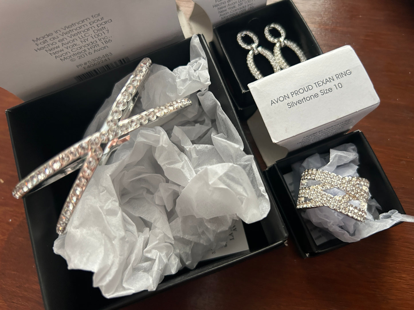 Contemporary Avon Proud Texan Silver Tone CZ Rhinestone Jewelry Set Earrings