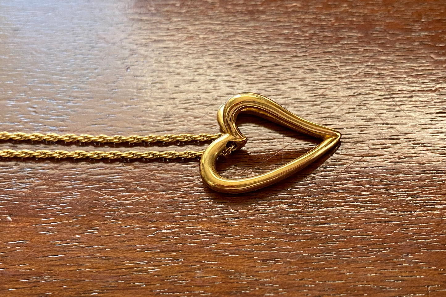 Vintage Gold Tone Metal Heart Cage Chain Necklace Pendant