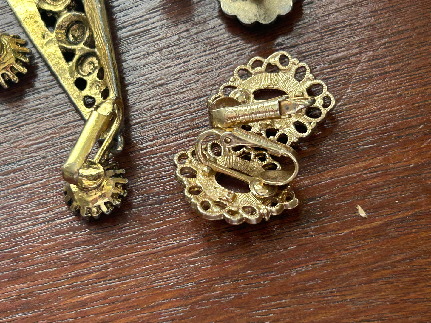 Vintage SIGNED Designer Screwback Clip on Earrings Lot Hollycraft Monet Coro