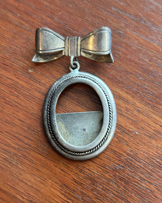 Vintage Sterling Silver 925 Bow Oval Shaped Picture Frame Brooch Pin Dangly
