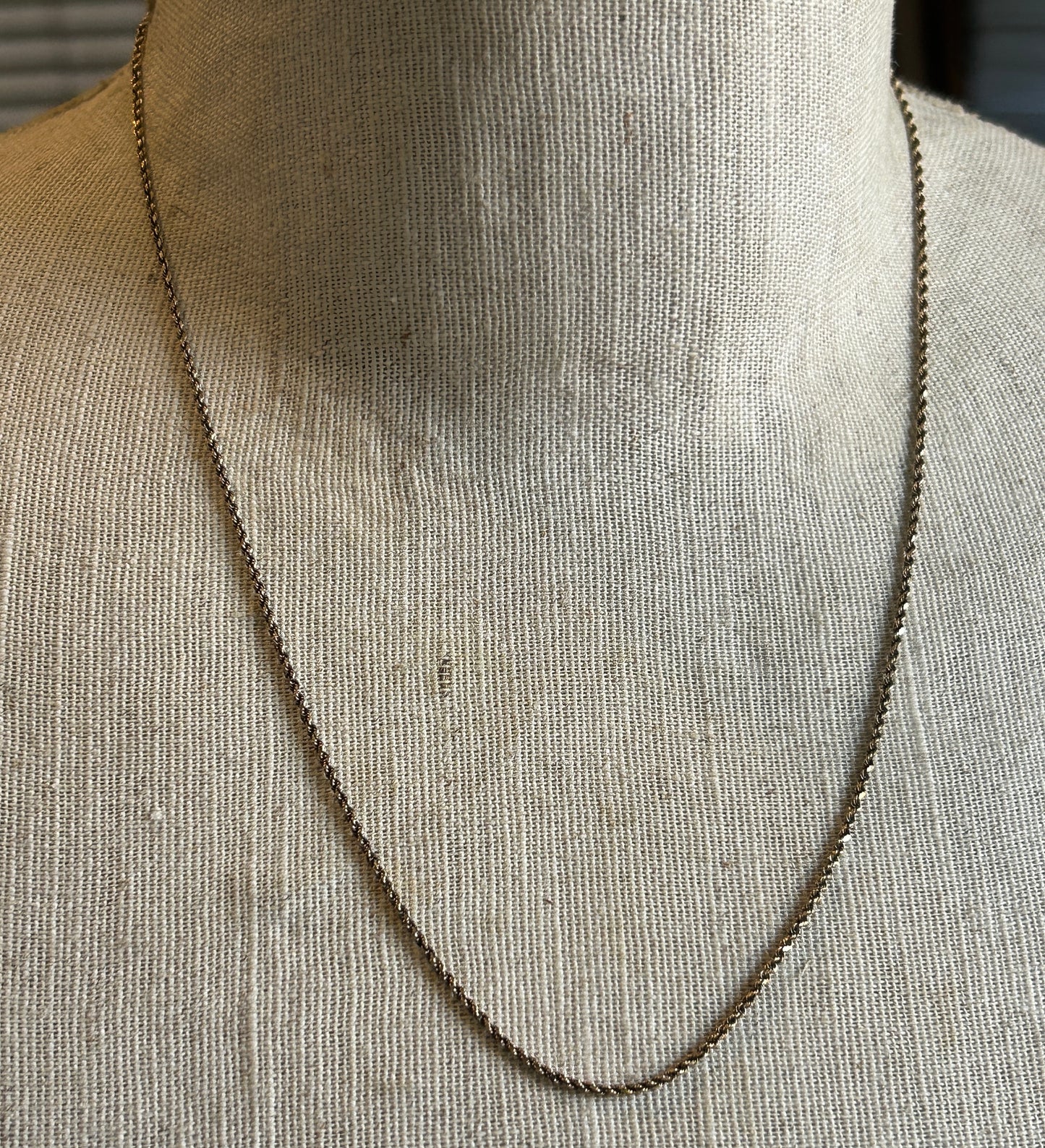 14k Yellow Gold Twist Chain Necklace 20" Long x 2mm Wide Weighs 3.7" Long