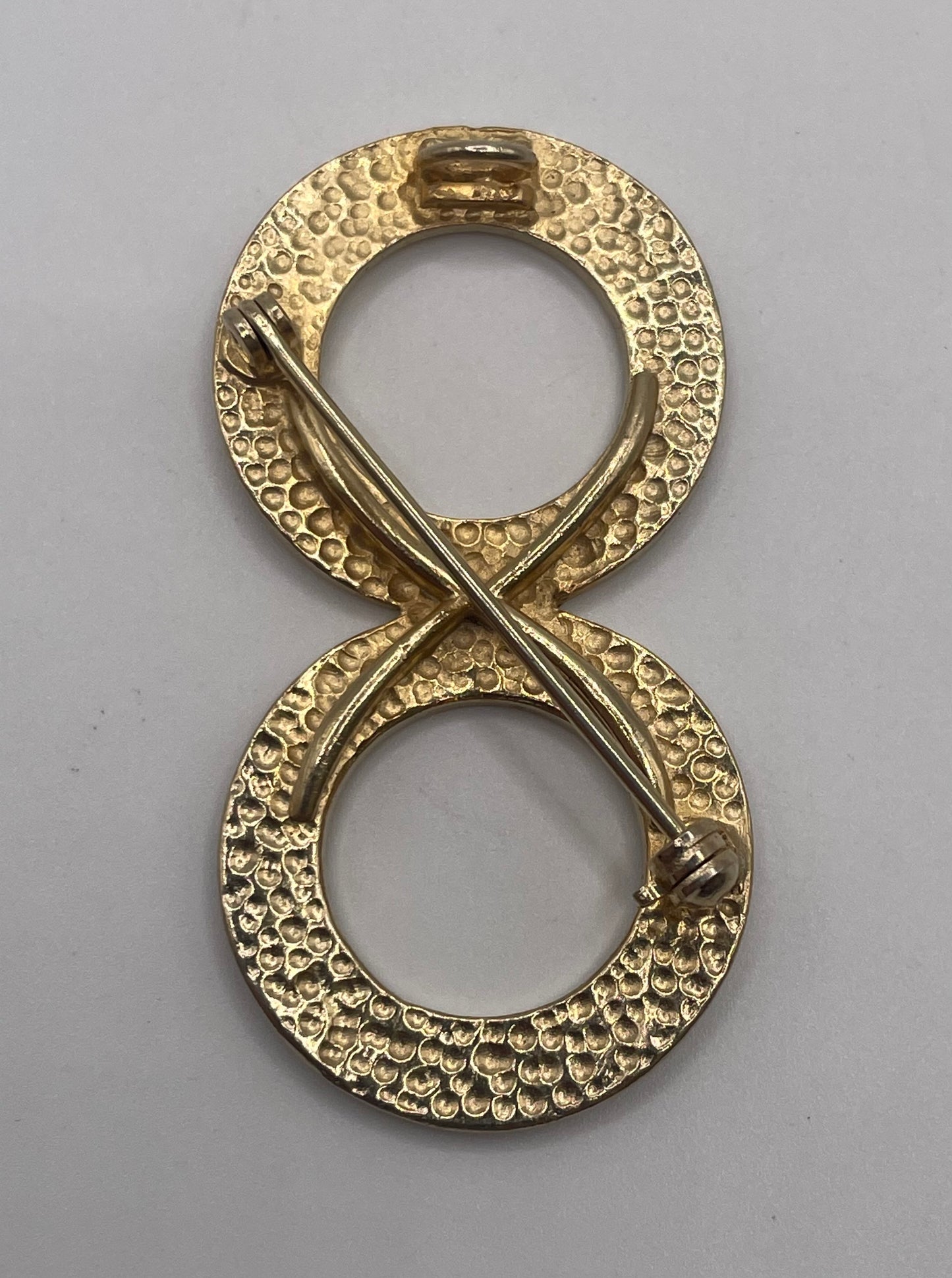 Vintage Gold Tone Figure 8 Eternity Brooch Lapel Pin