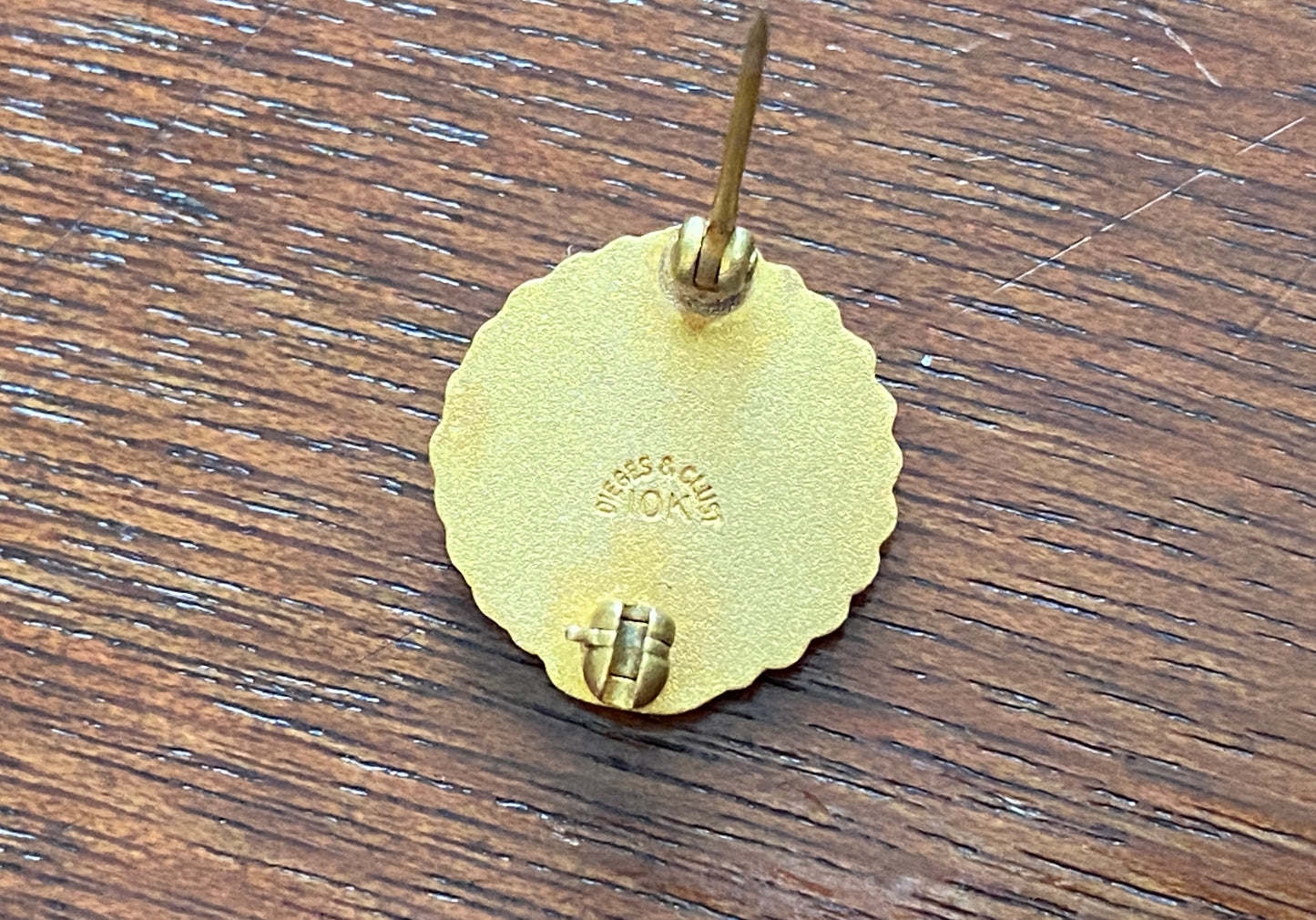 Vintage 10k Yellow Gold Coca-Cola 5 Year Service Pin Brooch Enamel