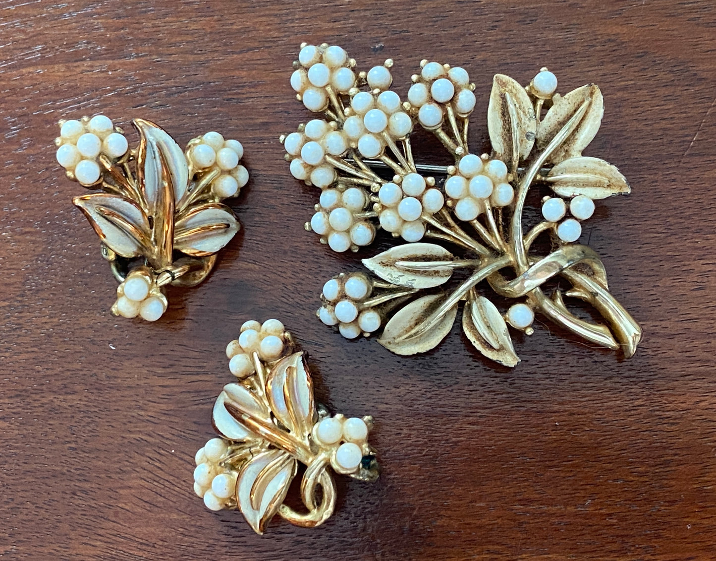 Vintage Signed Coro Gold White Painted Brooch Clip on Earrings Jewelry Set