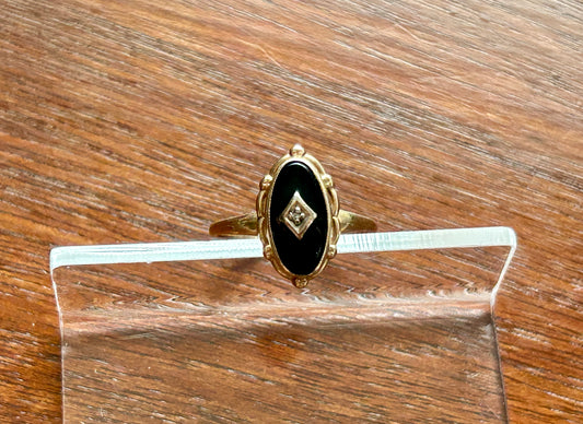 Vintage 14k Yellow Gold Oval Onyx Diamond Ring Sz 6.75