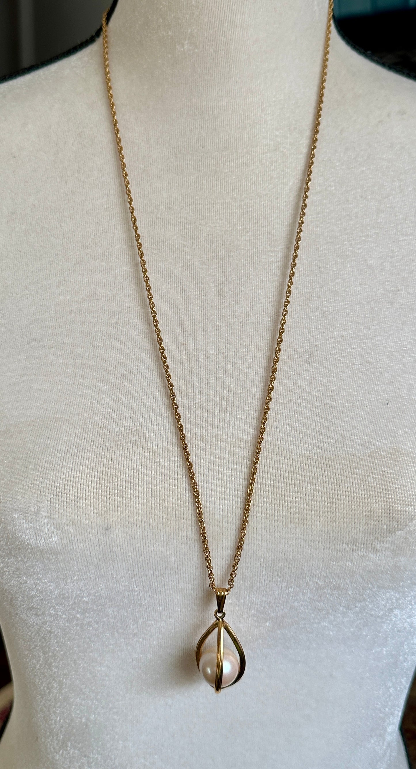 Vintage Signed Avon Gold Tone Chain Faux Pearl Cage Pendant Necklace