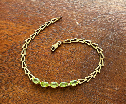 10k Yellow Gold Oval Peridot Chain Link Bracelet