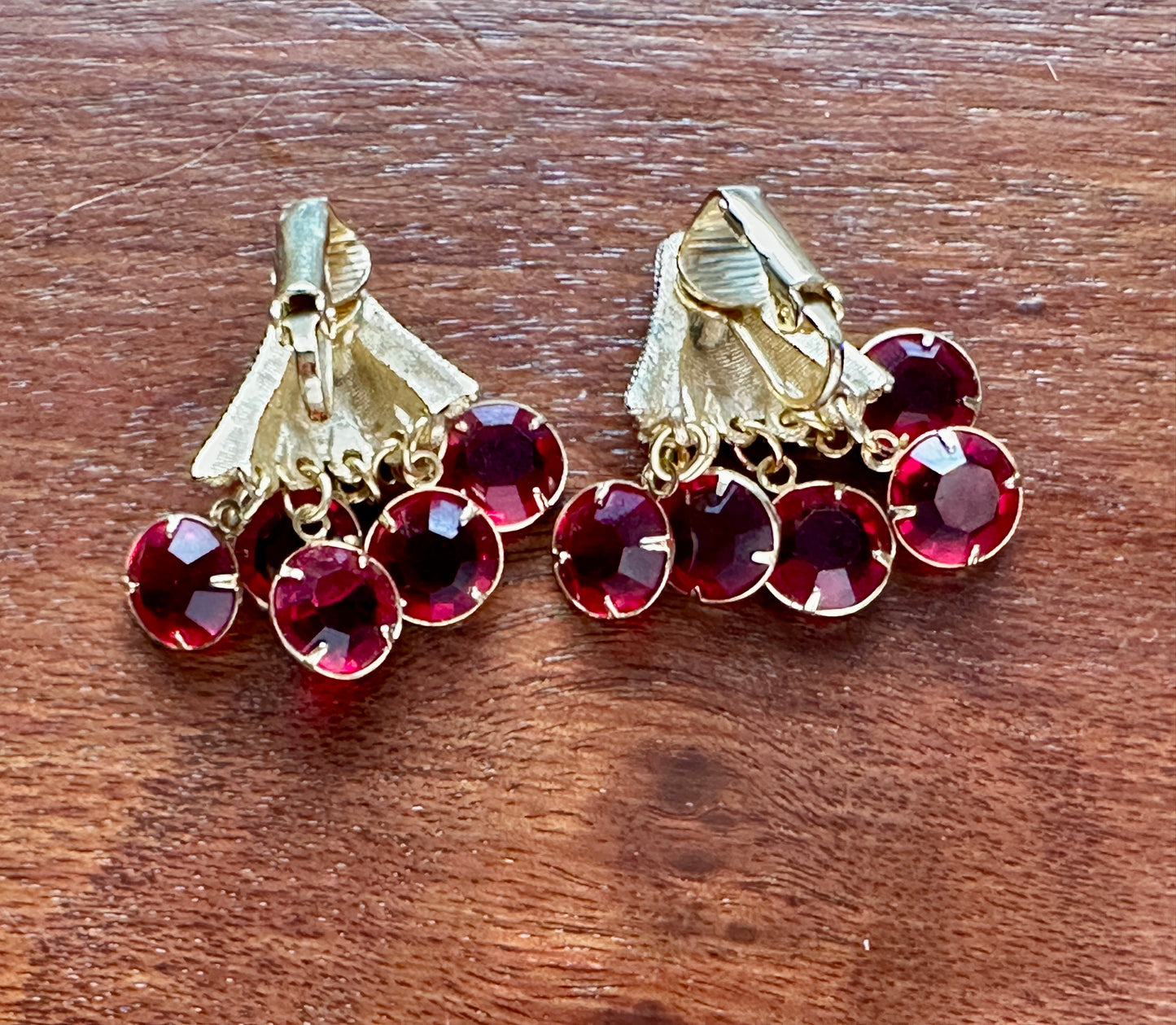 Vintage Gold Tone Red Open Bezel Dangly Drop Clip On Earrings