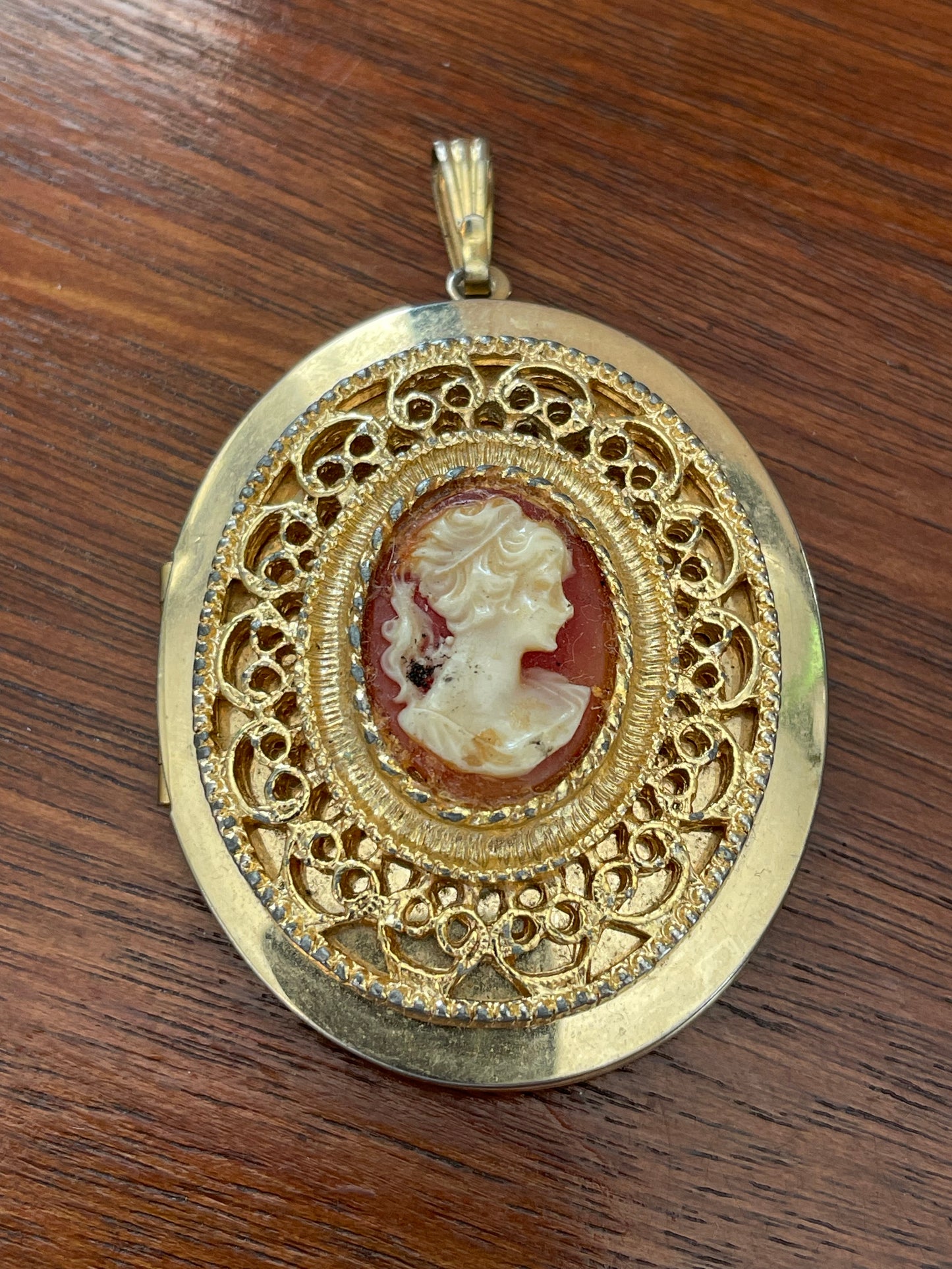 Vintage Gold Tone Faux Cameo Locket Pendant