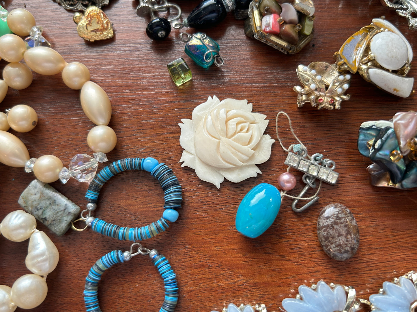 Vintage Craft Harvest Bead Jewelry Lot Glass Cabochon Celluloid Thermoset & More