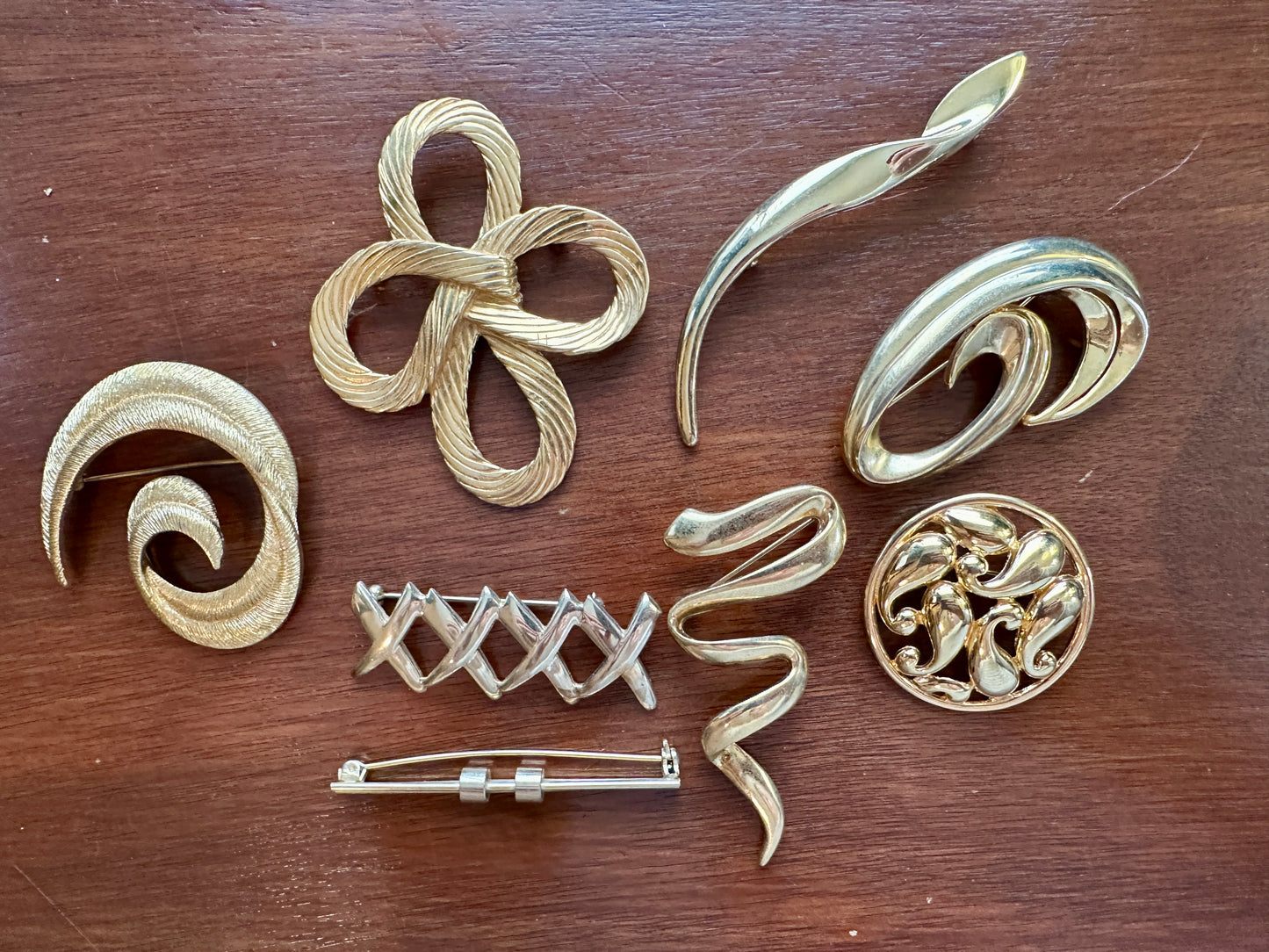 Vintage 80's Large Runway Gold Tone Brooch Brooches Pin Lot Abstract Swirl Knot