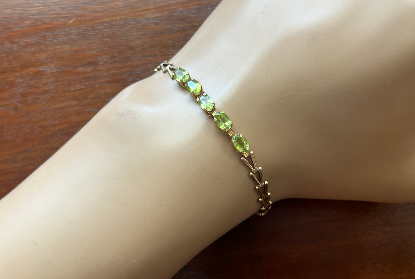 10k Yellow Gold Oval Peridot Chain Link Bracelet