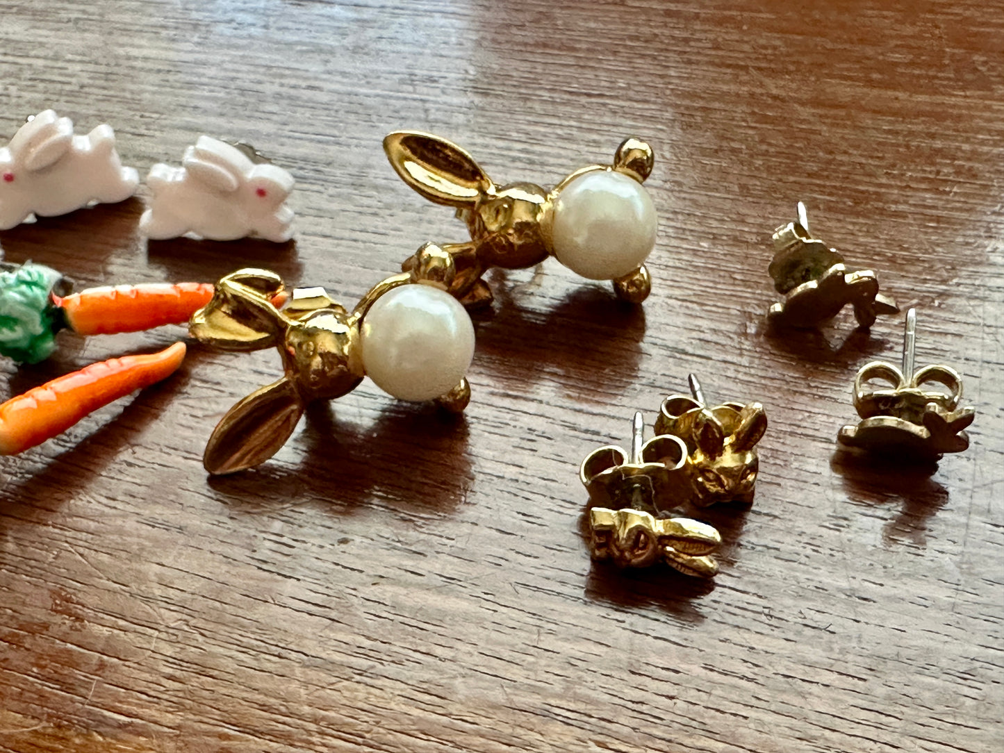 Vintage Avon Rabbit Themed Stud Pierced Earrings Studs Carrots Bunny Cute Sweet