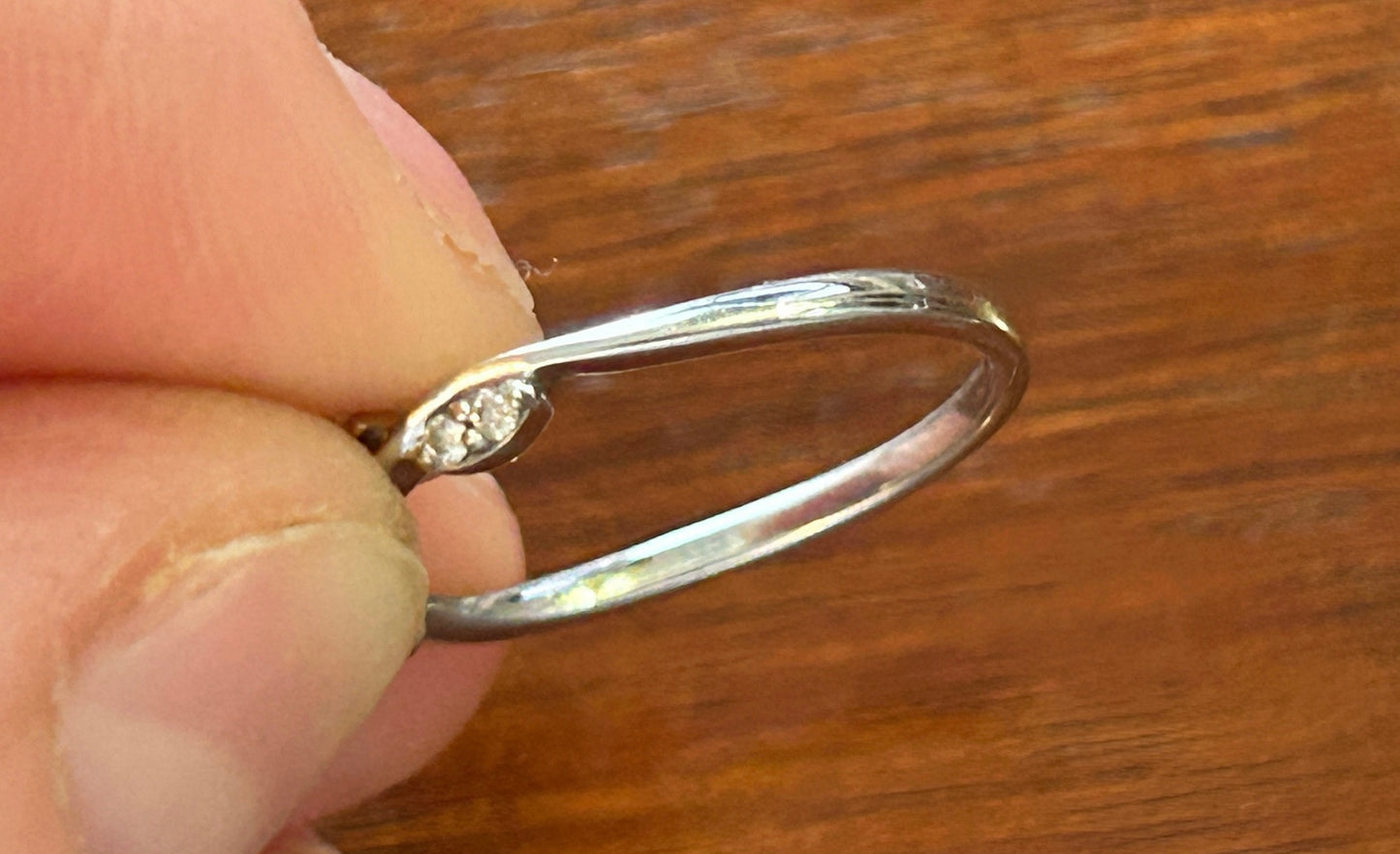 14k White Gold Diamond Accent V Shaped Band Ring Sz 6.5 - 6.75