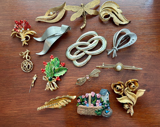 Vintage Brooch Pin Lot Gold Silver Tone Roses Dragonfly Flowers Faux Pearls